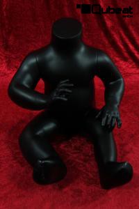 Schaufensterfigur Kind Schaufensterpuppe kopflos kniend schwarz matt Baby Mannequin