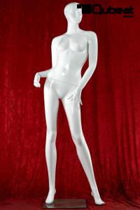 Weibliche Schaufensterpuppe wei glnzend Schaufensterfigur Mannequin